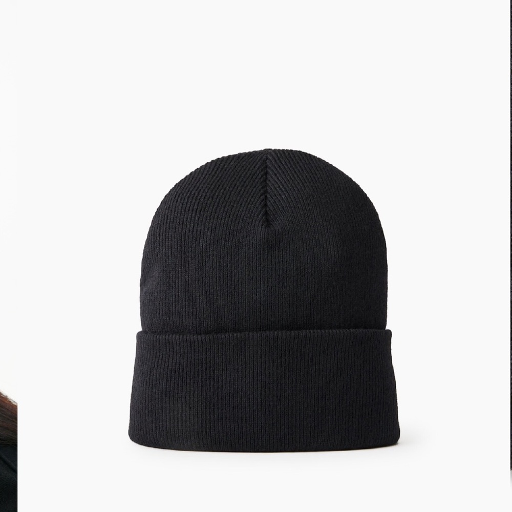 Aritzia TNA Classic Black Beanie Peak Beanie
Merino wool cuffed beanie NWT - Picture 2 of 5